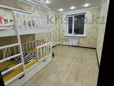 2-бөлмелі пәтер · 55.7 м² · 2/5 қабат, НуркенаАбдирова 10, бағасы: 11.5 млн ₸ в Топаре