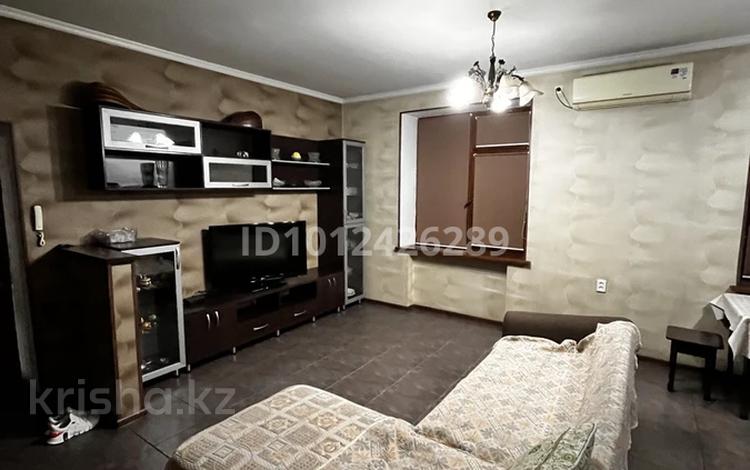 3-бөлмелі пәтер · 70 м² · 4/5 қабат, Аскарова 9 — Аскарова - Республики, бағасы: 300 000 ₸ в Шымкенте, Аль-Фарабийский р-н — фото 2