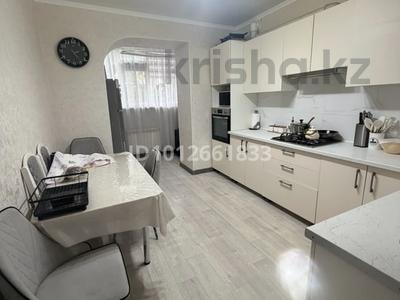 3-комнатная квартира · 92 м² · 1/5 этаж, мкр Жилгородок, Мкр Жилгородок, улица Тынышбаева 55 — улица Тынышбаева за 32 млн ₸ в Актобе