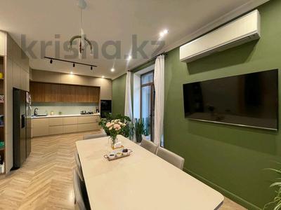Отдельный дом · 4 комнаты · 400 м² · 8.6 сот., Кабанбай Батыра за 324 млн ₸ в Алматы, Медеуский р-н
