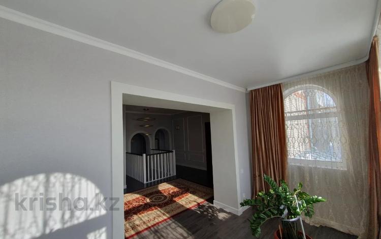 Отдельный дом · 6 комнат · 352 м² · 8.2 сот., Военный городок за 90 млн 〒 в Костанае — фото 24