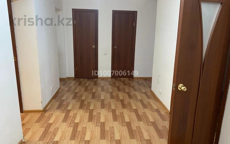 3-комнатная квартира · 90 м² · 2 этаж, мкр. Алтын орда, Пр.тауелсиздик 13 — За клиника дару за 150 000 〒 в Актобе — фото 2