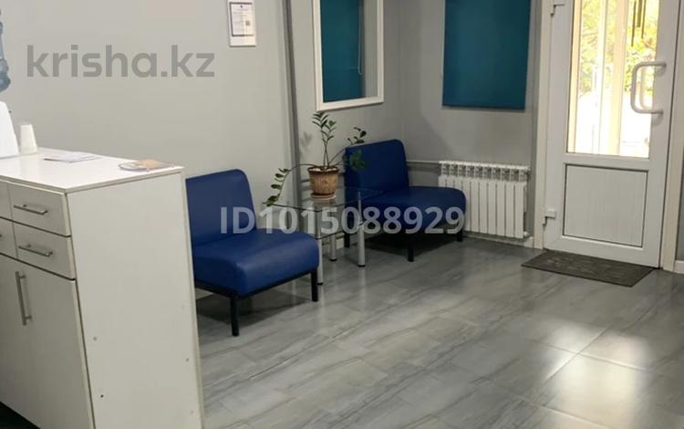 Магазины и бутики, салоны красоты, медцентры и аптеки, образование · 75 м² за 1.2 млн ₸ в Алматы, Ауэзовский р-н — фото 2