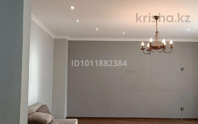 2-бөлмелі пәтер · 82 м² · 1/9 қабат, Просп. Каныша Сатпаева 48В, бағасы: 200 000 ₸ в Атырау, мкр Авангард-2 — фото 2