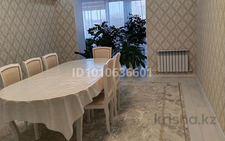 3-комнатная квартира · 103 м² · 4/5 этаж, мкр Женис 33/3 за 45 млн ₸ в Уральске — фото 2