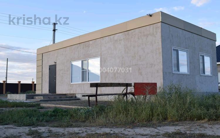 Жеке үй · 2 бөлме · 72 м² · 8 жүзд., мкр Аксай-2, 23 60 — Магазин Өзіміз жақта, бағасы: 15 млн ₸ в Атырау — фото 3