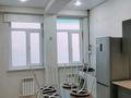 1-комнатная квартира · 42 м² · 3/5 этаж, мкр Самал, Мкрн Самал за 150 000 ₸ в Атырау — фото 2