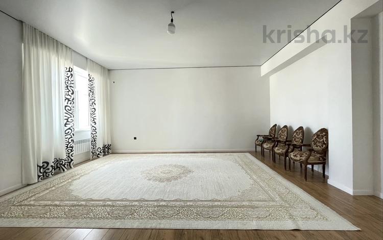 3-комнатная квартира · 142.2 м² · 9/10 этаж, 16-й мкр 14 за 45 млн ₸ в Актау — фото 2
