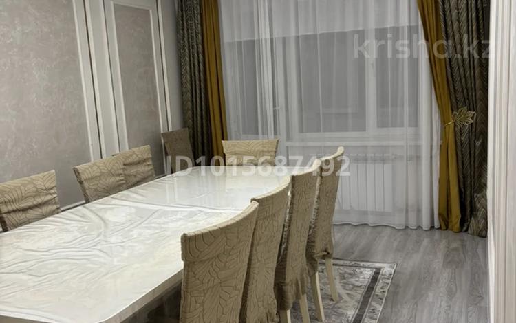 4-комнатная квартира · 75 м² · 4/5 этаж, мкр Самал 28 — Самал ост Сейфулина за 200 000 ₸ в Таразе — фото 2