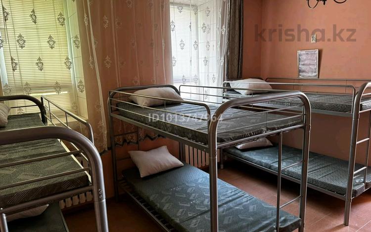 2 комнаты · 17 м² · 2/2 этаж, Шакарима 99а за 3 500 ₸ в Усть-Каменогорске, Ульбинский — фото 2