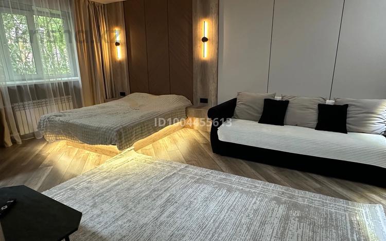1-комнатная квартира · 40 м² · 1/5 этаж, мкр Новый Город 47 за 15 000 ₸ в Караганде, Казыбек би р-н — фото 2