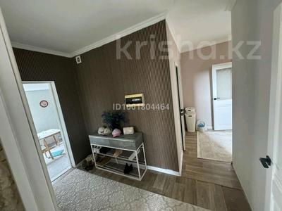 Отдельный дом · 5 комнат · 200 м² · 10 сот., мкр Уркер, Сыпыра Жырау 16 за 50 млн 〒 в Астане, Нура р-н