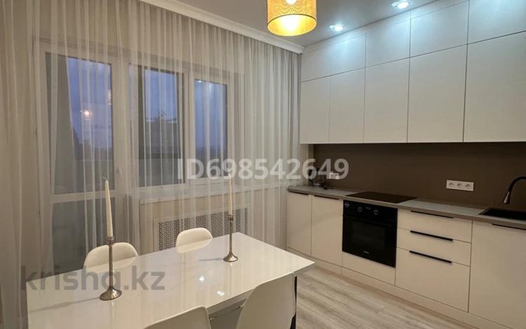 2-комнатная квартира · 60 м² · 17/19 этаж, Кабанбай-батыра 4/2 за 350 000 ₸ в Астане, Есильский р-н — фото 2