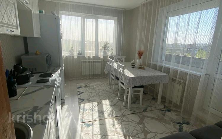 2-комнатная квартира, 72 м², 3/5 этаж, Донентаево 11 за 13.5 млн 〒 в Аксу — фото 2