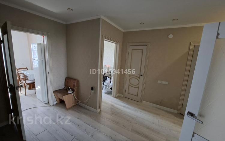 3-комнатная квартира · 75 м² · 8 этаж, мкр Строитель 19/2 за 120 000 ₸ в Уральске — фото 2