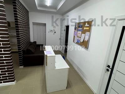 Офисы, салоны красоты, образование, конференц-залы · 100 м² за 400 000 〒 в Актобе, мкр. Алтын орда