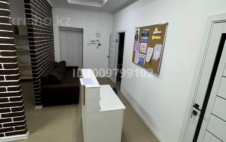 Офисы, салоны красоты, образование, конференц-залы · 100 м² за 350 000 ₸ в Актобе, мкр. Алтын орда — фото 2
