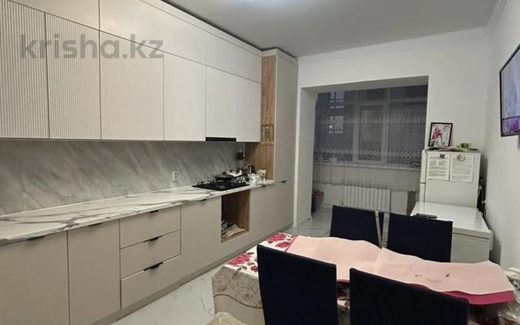 2-бөлмелі пәтер · 80.7 м² · 1/5 қабат, Алтын орда ш/а. 360а, бағасы: 29 млн ₸ в Актобе, мкр. Алтын орда — фото 2
