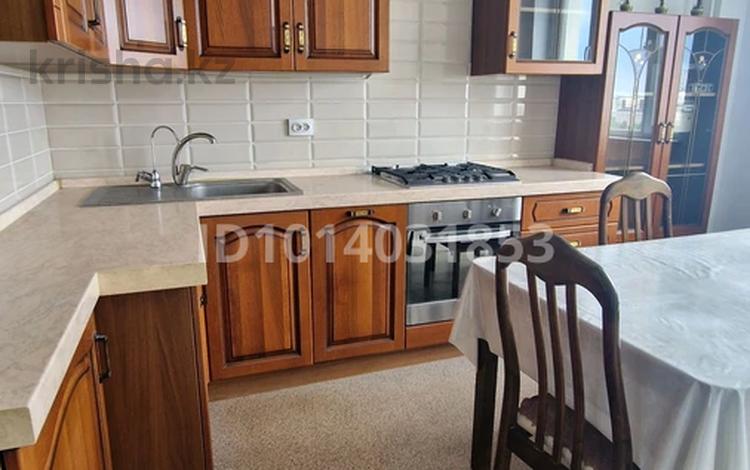 3-бөлмелі пәтер · 90 м² · 8/9 қабат, проспект Студенческий 190 Б, бағасы: 45 млн ₸ в Атырау — фото 2