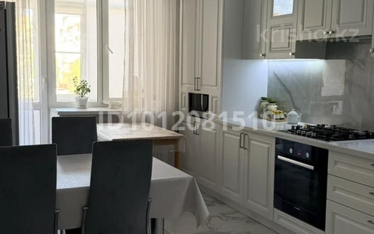 4-комнатная квартира · 157.6 м² · 2/6 этаж, мкр. Алтын орда, Тауелсиздик 3 — Гипермаркет Дина,стоматология Адал Дент,салон красоты Магнит за 66 млн ₸ в Актобе — фото 4