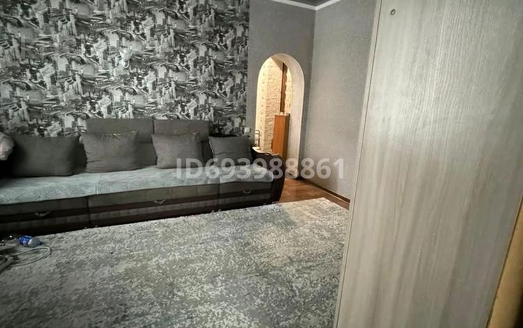 3-комнатная квартира · 60 м² · 1/3 этаж, Сакена Сейфулина 37 — На против восток авто за 16 млн ₸ в Темиртау — фото 2
