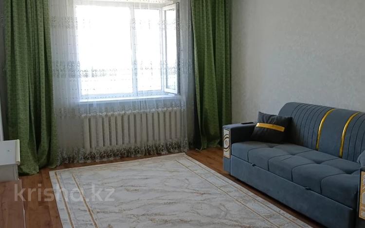 1-комнатная квартира · 42 м² · 4/12 этаж, Кабанбай батыра 40 — Азия Парк, НАЦ Центр Нейрохирургии за 300 000 ₸ в Астане, Есильский р-н — фото 2