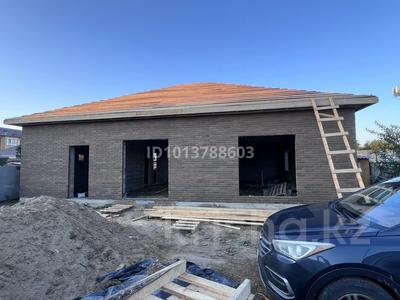 Отдельный дом · 4 комнаты · 140 м² · 5 сот., мкр Старый Аэропорт за 48 млн ₸ в Уральске