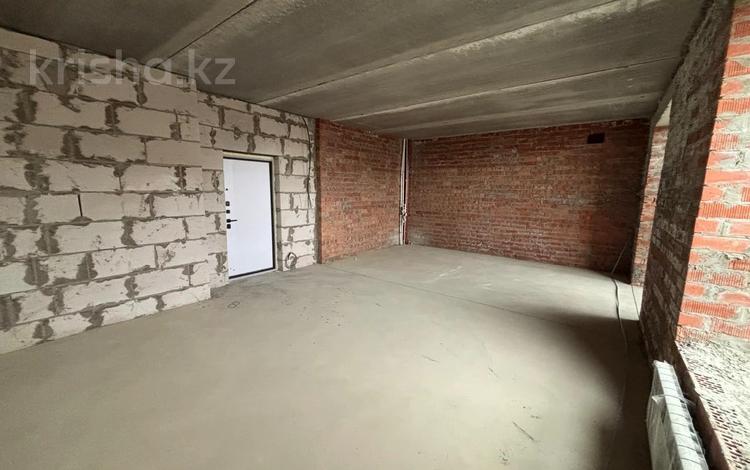 1-комнатная квартира · 43.8 м² · 7/9 этаж, Парковая 74 за 22 млн ₸ в Петропавловске — фото 2