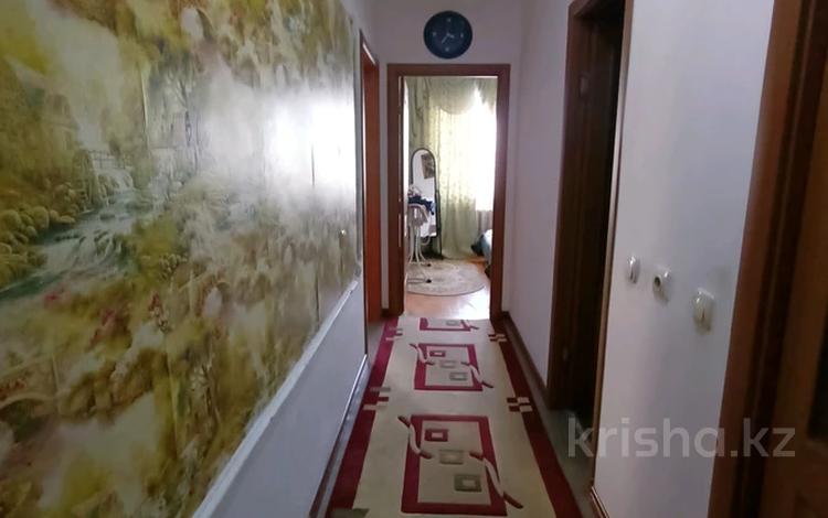 3-комнатная квартира, 85 м², 3/7 этаж, Каратал за 28 млн 〒 в Талдыкоргане, мкр военный городок Жулдыз — фото 2