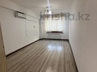 Свободное назначение, офисы, магазины и бутики, склады, общепит, салоны красоты, медцентры и аптеки, образование, развлечения · 135 м² за 78 млн 〒 в Астане