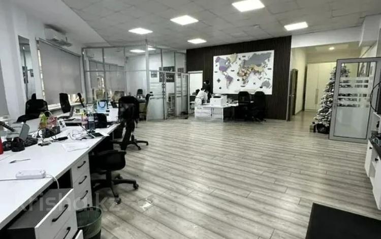 Свободное назначение, офисы, салоны красоты, фитнес и спорт, медцентры и аптеки, образование, развлечения, конференц-залы, кабинеты и рабочие места, студии · 250 м² за 2.5 млн 〒 в Алматы, Бостандыкский р-н — фото 2