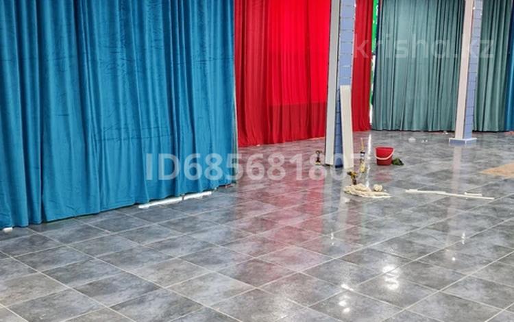 Еркін, дүкендер мен бутиктер, сұлулық салондары · 1000 м², бағасы: 2 млн ₸ в Жанаозен — фото 2