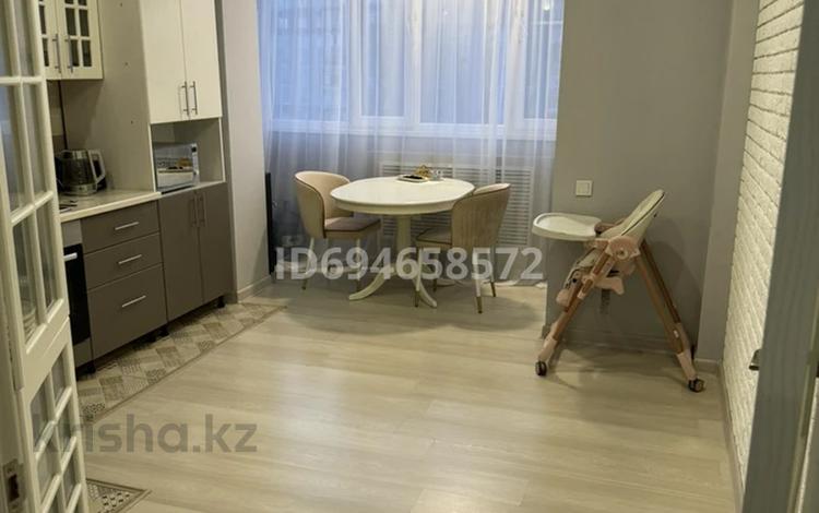2-комнатная квартира · 70 м² · 4/9 этаж, 10 микрорайон 21 за 25.5 млн ₸ в Аксае — фото 2