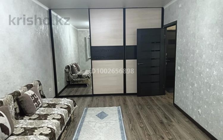 1-комнатная квартира · 40 м² · 5/6 этаж, мкр Кокжиек за 180 000 ₸ в Алматы, Жетысуский р-н — фото 2