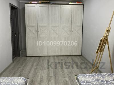 3-комнатная квартира · 92 м² · 8/10 этаж, мкр Новый Город 10:6/6 — Нологовая,супер маркет Аян,кооперативный университет,университет квш за 250 000 〒 в Караганде, Казыбек би р-н