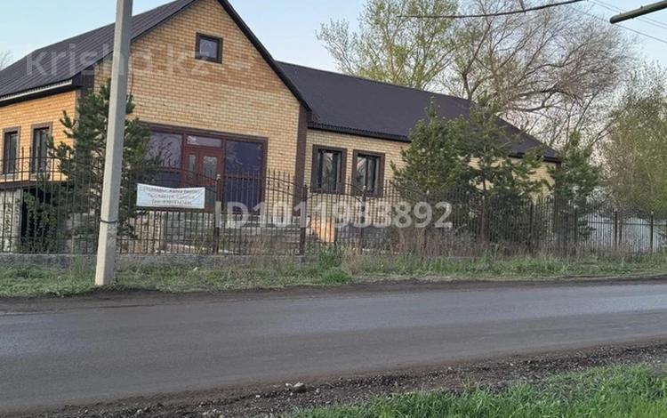 Свободное назначение, офисы, магазины и бутики, общепит, салоны красоты, бани, гостиницы и зоны отдыха, медцентры и аптеки, образование, развлечения · 700 м² за 175 млн ₸ в Темиртау — фото 2