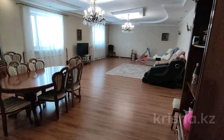Отдельный дом • 9 комнат • 330.6 м² • 10 сот., Иманова — Республики за 78 млн 〒 в Косшы — фото 2