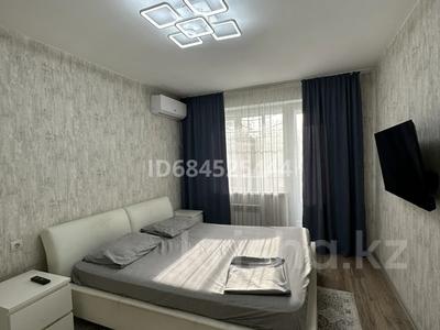 1-комнатная квартира, 35 м², 3/5 этаж посуточно, Айтиева 87 за 12 000 〒 в Уральске