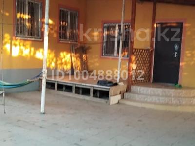 Отдельный дом · 5 комнат · 200 м², мкр Кокарна, 70 70 за 250 000 〒 в Атырау