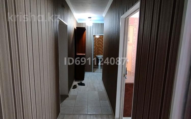 2-бөлмелі пәтер, 60 м², 3/5 қабат ай сайын, 17-й мкр 93, бағасы: 140 000 〒 в Актау, 17-й мкр — фото 2