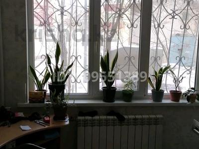 2-комнатная квартира · 49 м² · 1/4 этаж, мкр Жилгородок, Лачугина 3 за 13.5 млн 〒 в Актобе