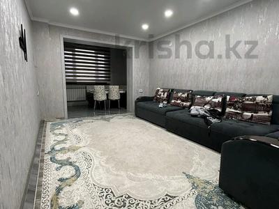 4-комнатная квартира, 98 м², 2/4 этаж помесячно, Байтурсынова 5 за 250 000 〒 в Шымкенте, Аль-Фарабийский р-н
