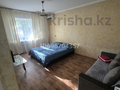Аренда квартир по часам в Алматы: 1-комнатная квартира · 34 м² · 1/5 этаж, Макатаева 53 — Макатаева за 2 000 〒 1-комнатная квартира · 34 м² · 1/5 этаж, Макатаева 53 — Макатаева за 2 000 〒 в Алматы, Медеуский р-н