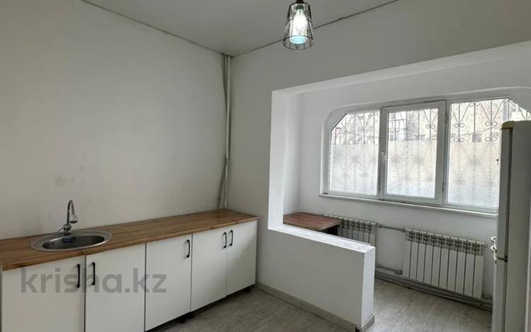 1-бөлмелі пәтер · 43 м² · 1/5 қабат, 4 3, бағасы: 150 000 ₸ в Конаеве — фото 2