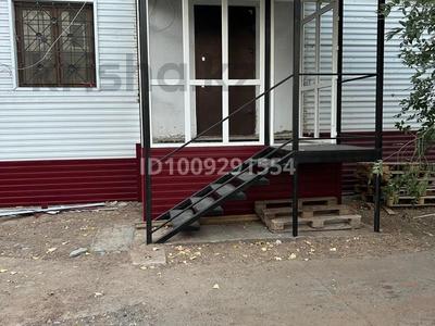 Свободное назначение, офисы, магазины и бутики, салоны красоты, медцентры и аптеки, образование, кабинеты и рабочие места, студии · 55 м² за 270 000 〒 в Уральске, мкр Школьник