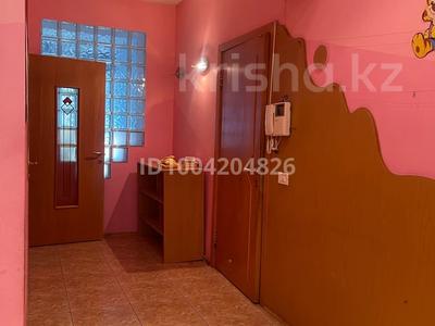 5-бөлмелі пәтер · 138 м² · 2/3 қабат, проспект Абая 28 — Пересечение проспекта Республики и проспекта Абая, бағасы: 500 000 〒 в Астане, р-н Байконур