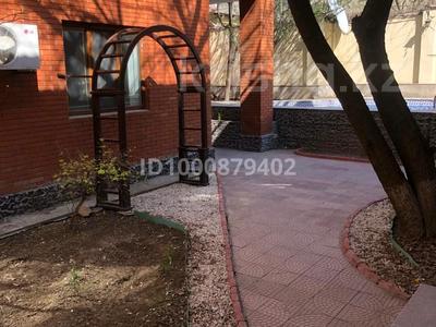 Аренда домов или дач в Шымкенте: Отдельный дом · 9 комнат · 100 м², 12-й микрорайон, Толстого за 1.6 млн 〒 Отдельный дом · 9 комнат · 100 м², 12-й микрорайон, Толстого за 1.6 млн 〒 в Шымкенте, Енбекшинский р-н