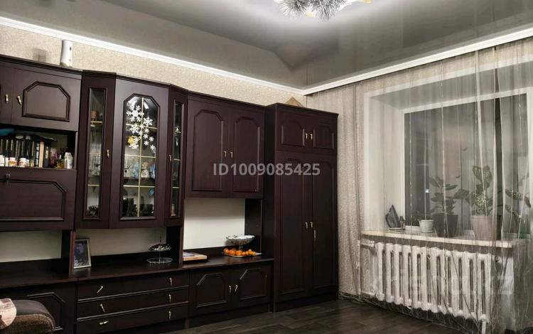 3-комнатная квартира · 54.1 м² · 8/9 этаж, 6 микр 53а за 13 млн 〒 в Темиртау — фото 2