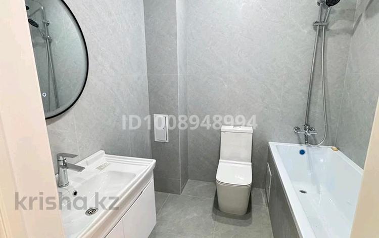 3-комнатная квартира · 100 м² · 2/5 этаж, мкр. Алтын орда, Микрорайон Батыс-2 — Возле магазина Гибрат за 200 000 〒 в Актобе — фото 2