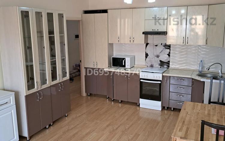 2-комнатная квартира, 56.3 м², 8/18 этаж, Кенен Азербаева 47